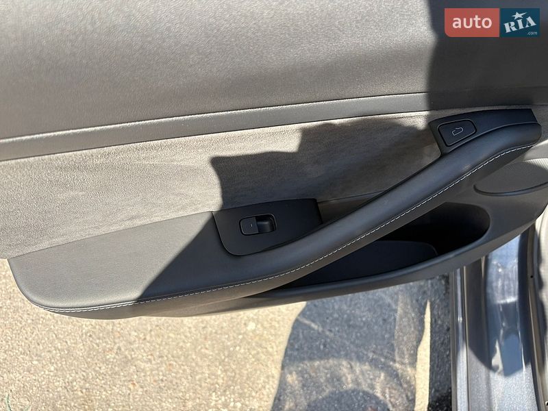Седан Tesla Model 3 2022 в Кропивницком