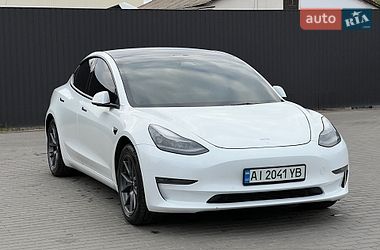 Седан Tesla Model 3 2022 в Березані