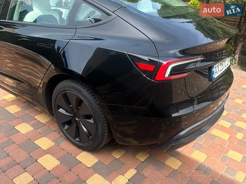 Седан Tesla Model 3 2025 в Харкові