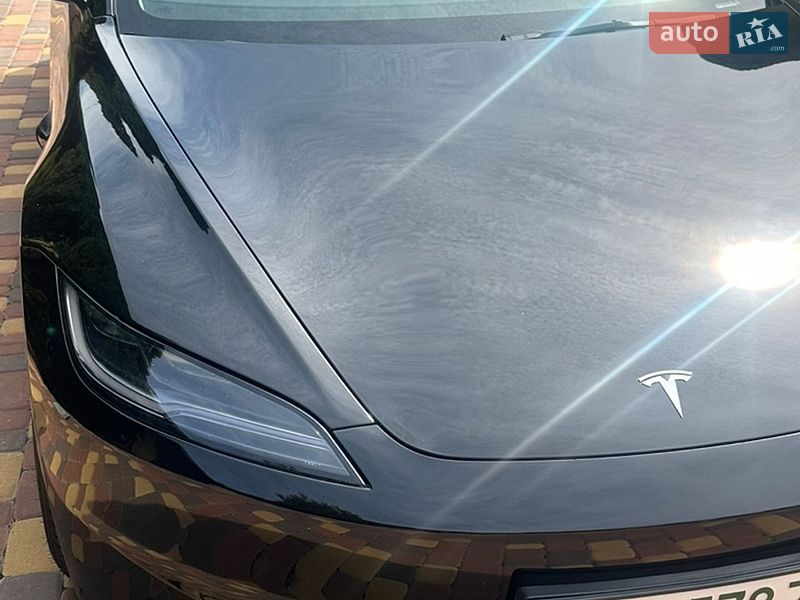 Седан Tesla Model 3 2025 в Харкові