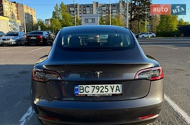 Седан Tesla Model 3 2022 в Львове