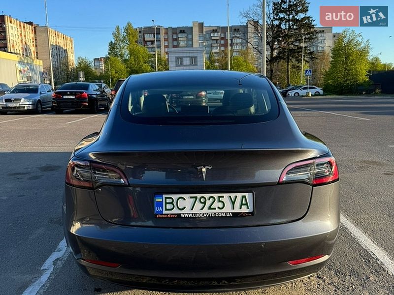 Седан Tesla Model 3 2022 в Львове