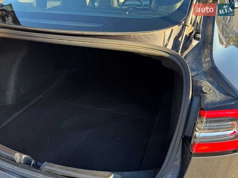 Седан Tesla Model 3 2022 в Львове