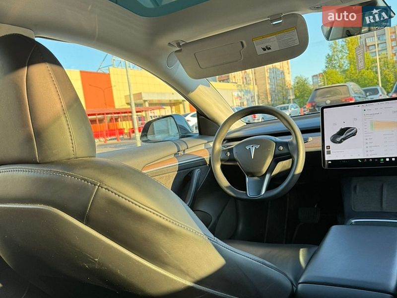 Седан Tesla Model 3 2022 в Львове