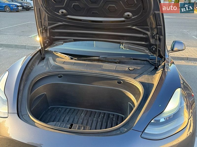 Седан Tesla Model 3 2022 в Львове