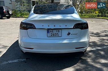 Седан Tesla Model 3 2020 в Кам'янському