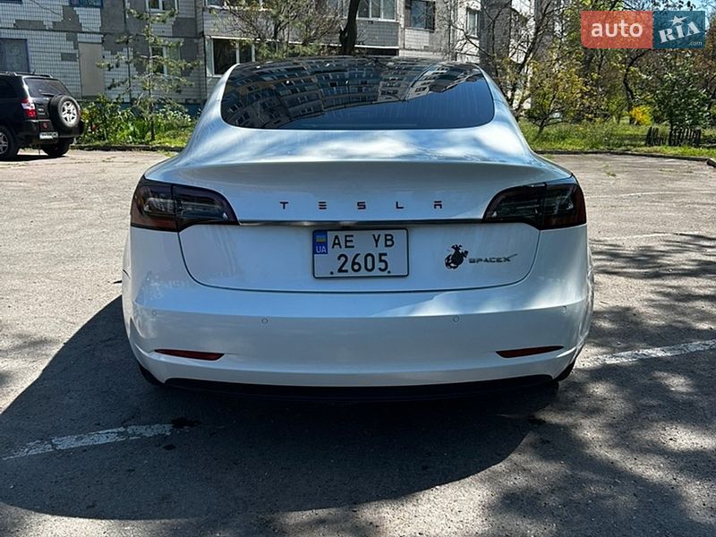 Седан Tesla Model 3 2020 в Кам'янському