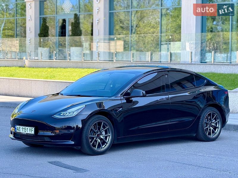 Седан Tesla Model 3 2019 в Дніпрі
