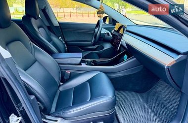 Седан Tesla Model 3 2019 в Дніпрі