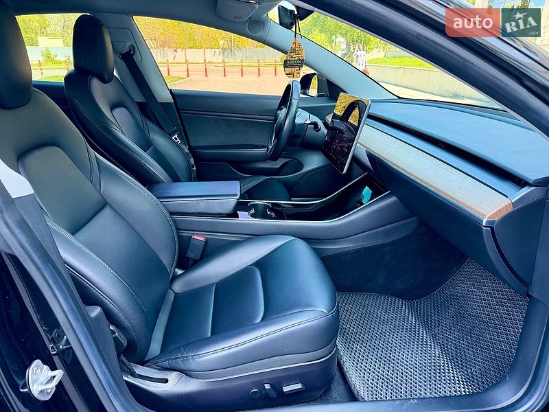Седан Tesla Model 3 2019 в Дніпрі