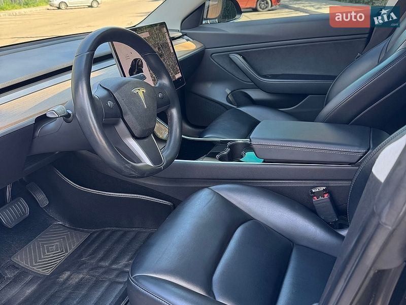 Седан Tesla Model 3 2019 в Одессе