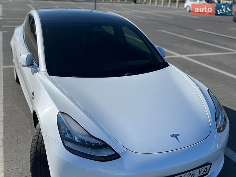 Седан Tesla Model 3 2019 в Луцьку