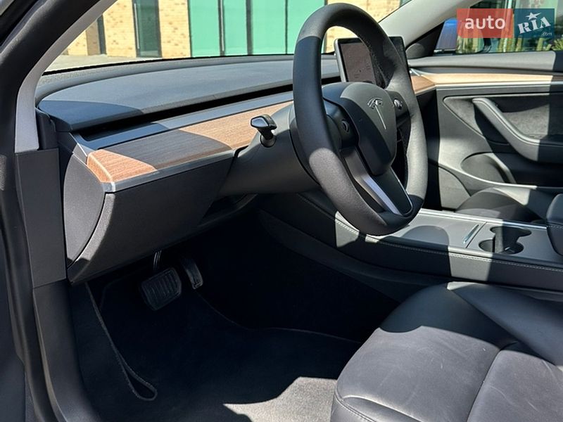 Седан Tesla Model 3 2022 в Хмельницком