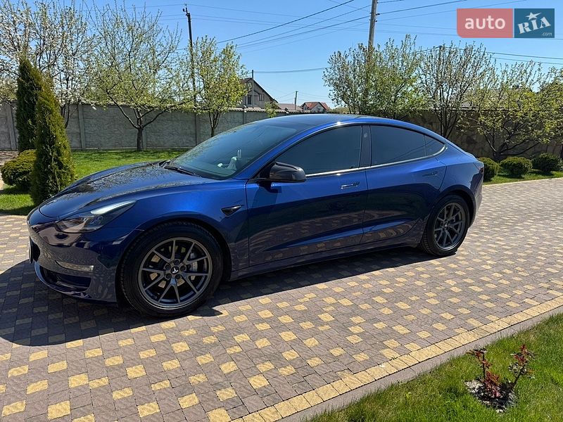 Седан Tesla Model 3 2022 в Ивано-Франковске