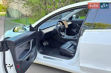 Седан Tesla Model 3 2020 в Черкассах