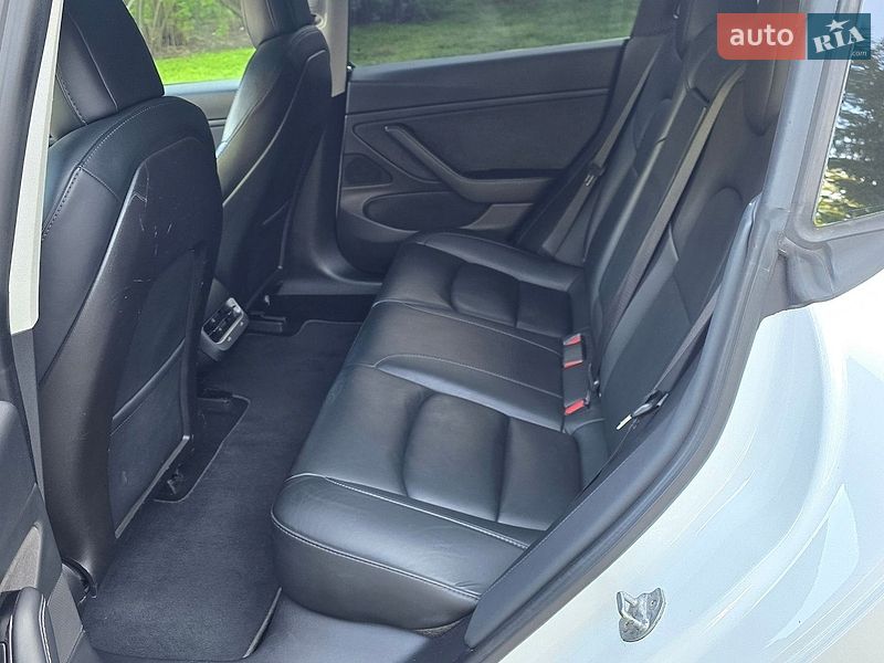 Седан Tesla Model 3 2020 в Черкассах