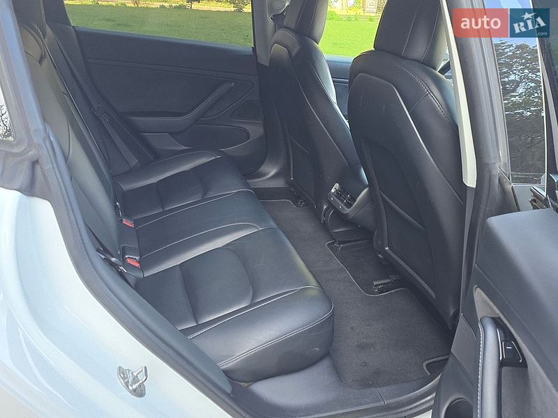 Седан Tesla Model 3 2020 в Черкассах