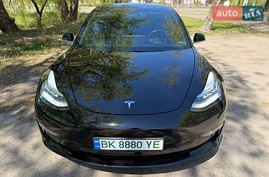 Седан Tesla Model 3 2018 в Ровно