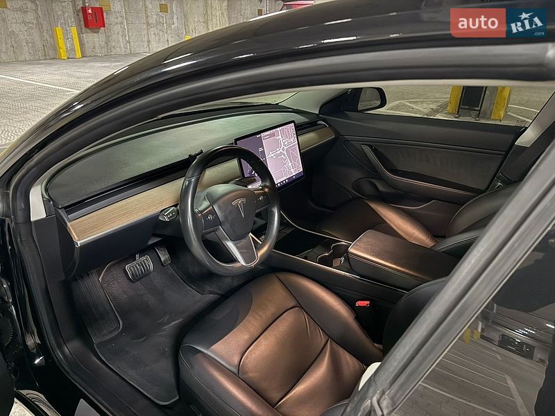 Седан Tesla Model 3 2018 в Тернополе
