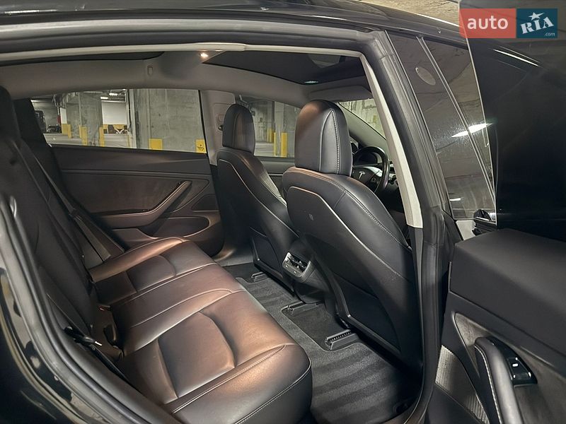 Седан Tesla Model 3 2018 в Тернополе