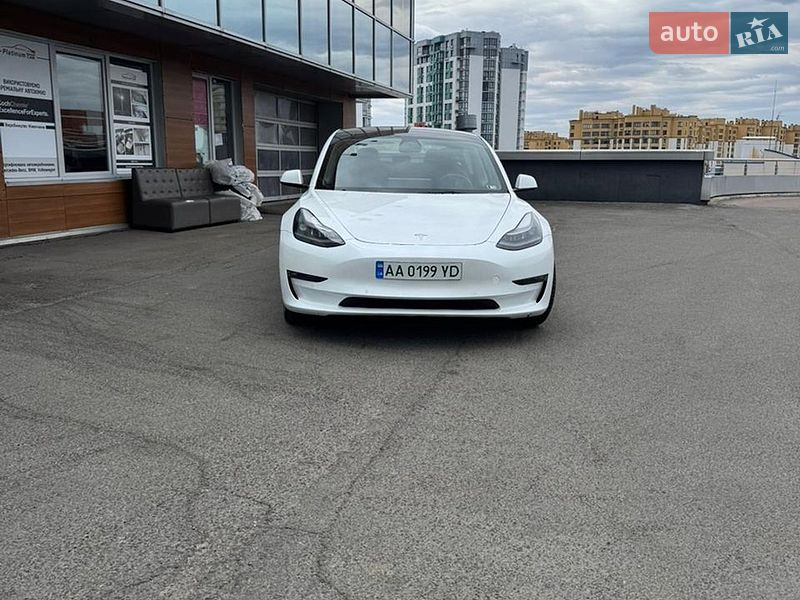 Седан Tesla Model 3 2022 в Киеве