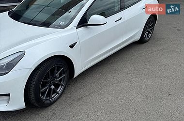 Седан Tesla Model 3 2022 в Киеве