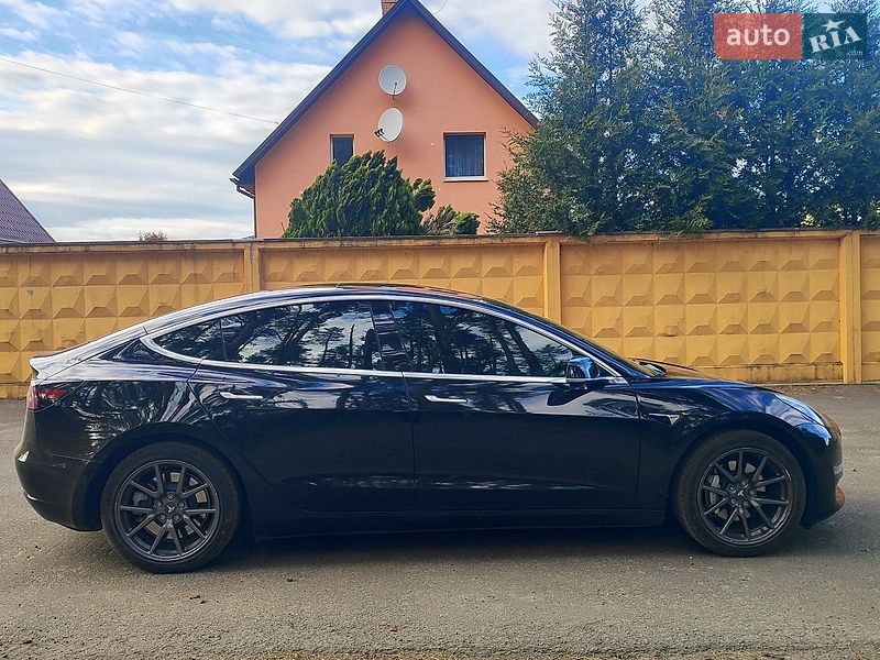 Седан Tesla Model 3 2018 в Киеве