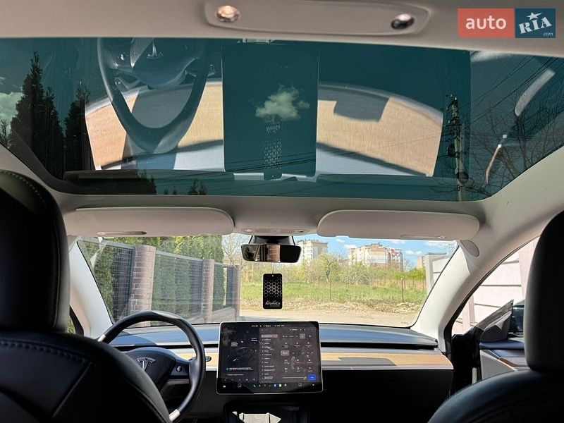 Седан Tesla Model 3 2023 в Калуше