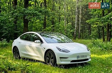 Седан Tesla Model 3 2020 в Черкассах