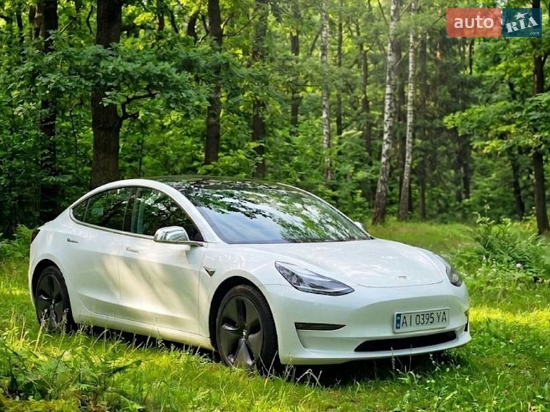 Седан Tesla Model 3 2020 в Черкассах