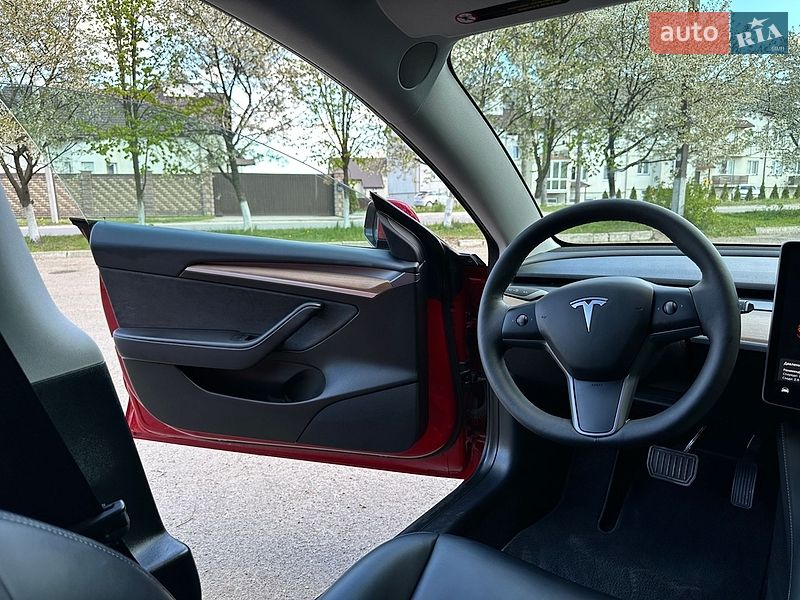 Седан Tesla Model 3 2021 в Золочеве
