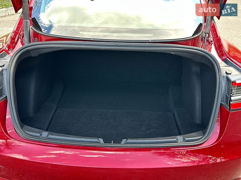 Седан Tesla Model 3 2021 в Золочеве