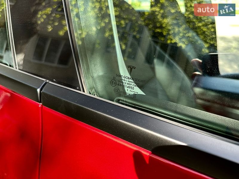 Седан Tesla Model 3 2021 в Золочеве