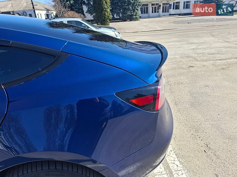 Седан Tesla Model 3 2019 в Киеве
