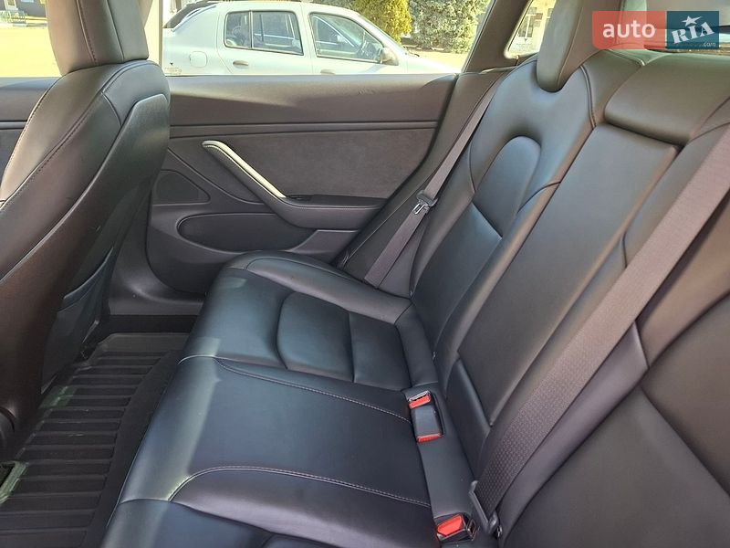 Седан Tesla Model 3 2019 в Киеве