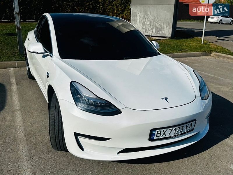 Седан Tesla Model 3 2019 в Киеве