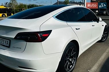Седан Tesla Model 3 2019 в Киеве
