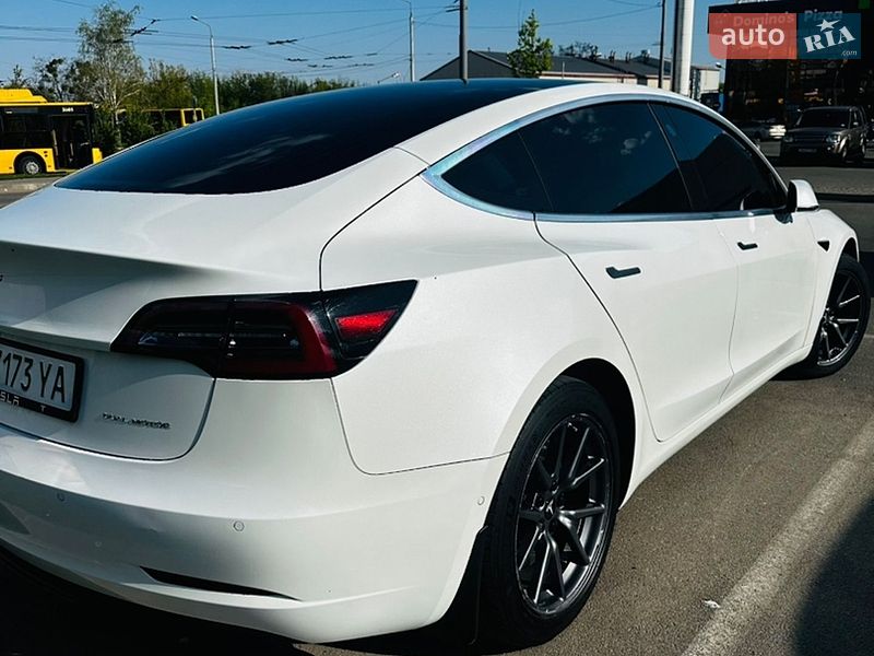 Седан Tesla Model 3 2019 в Киеве