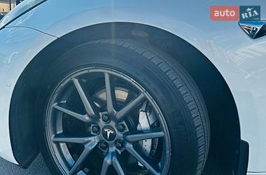 Седан Tesla Model 3 2019 в Киеве