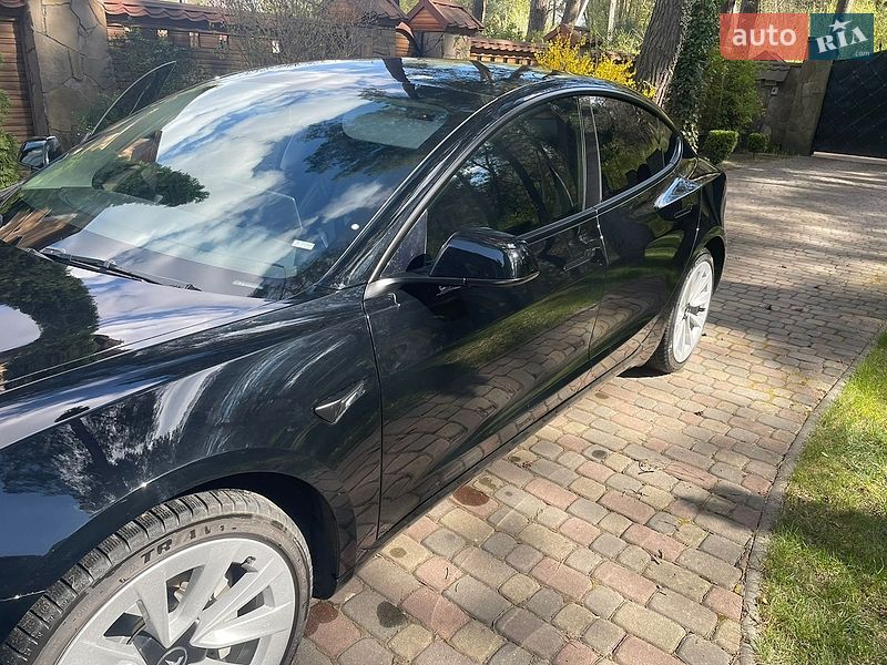 Седан Tesla Model 3 2023 в Львові