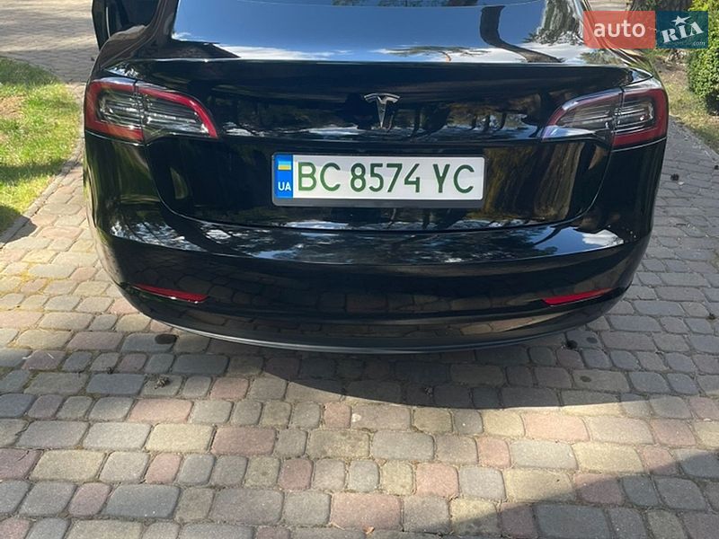 Седан Tesla Model 3 2023 в Львові