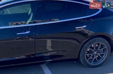 Седан Tesla Model 3 2019 в Львове