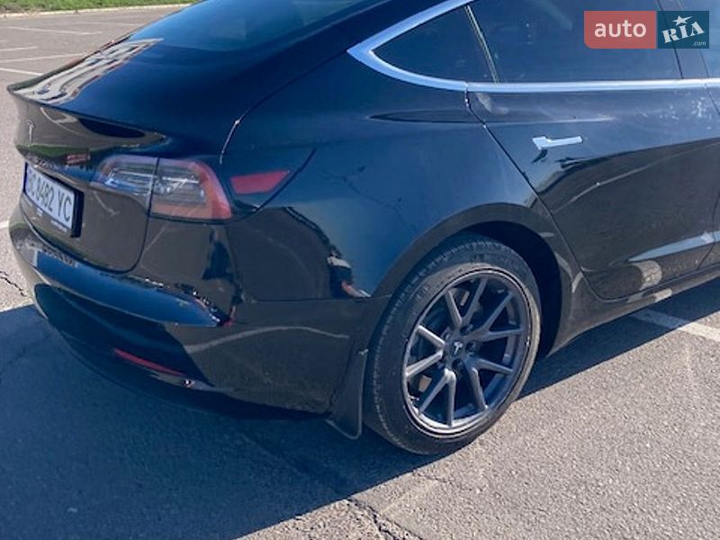 Седан Tesla Model 3 2019 в Львове