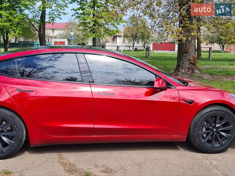 Седан Tesla Model 3 2022 в Черкассах