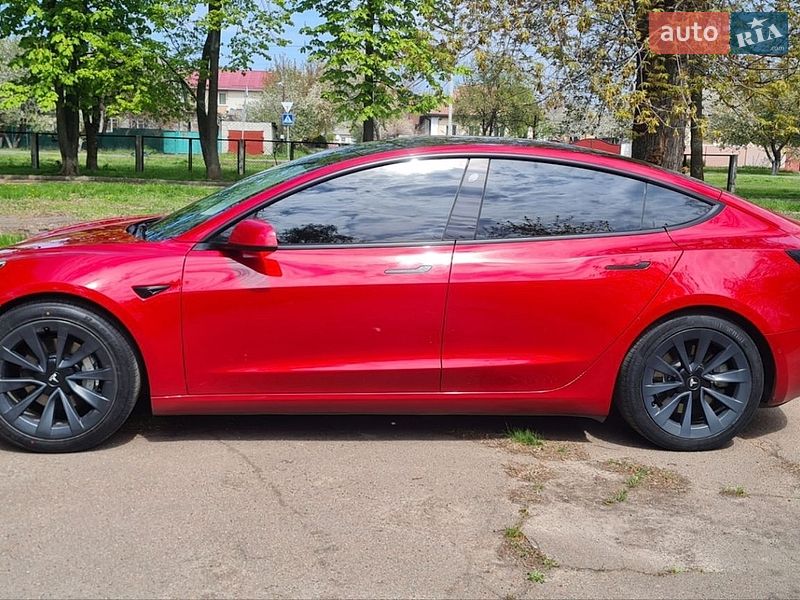 Седан Tesla Model 3 2022 в Черкассах