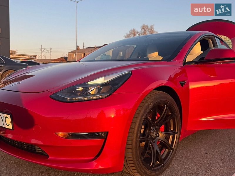 Седан Tesla Model 3 2022 в Киеве