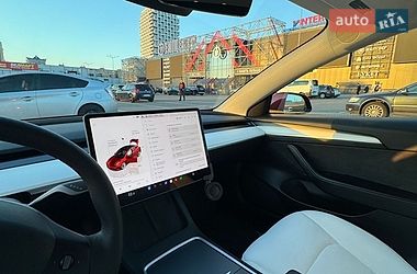 Седан Tesla Model 3 2022 в Киеве