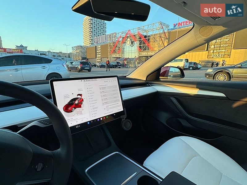 Седан Tesla Model 3 2022 в Киеве