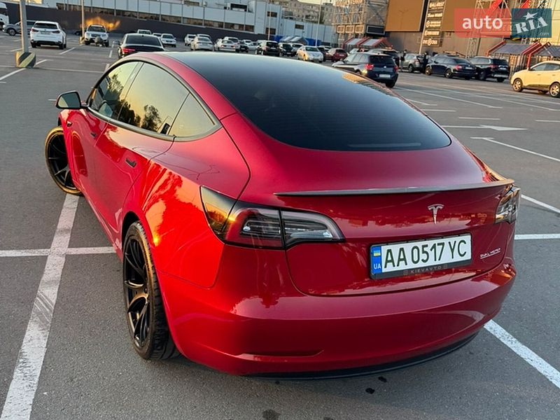 Седан Tesla Model 3 2022 в Киеве