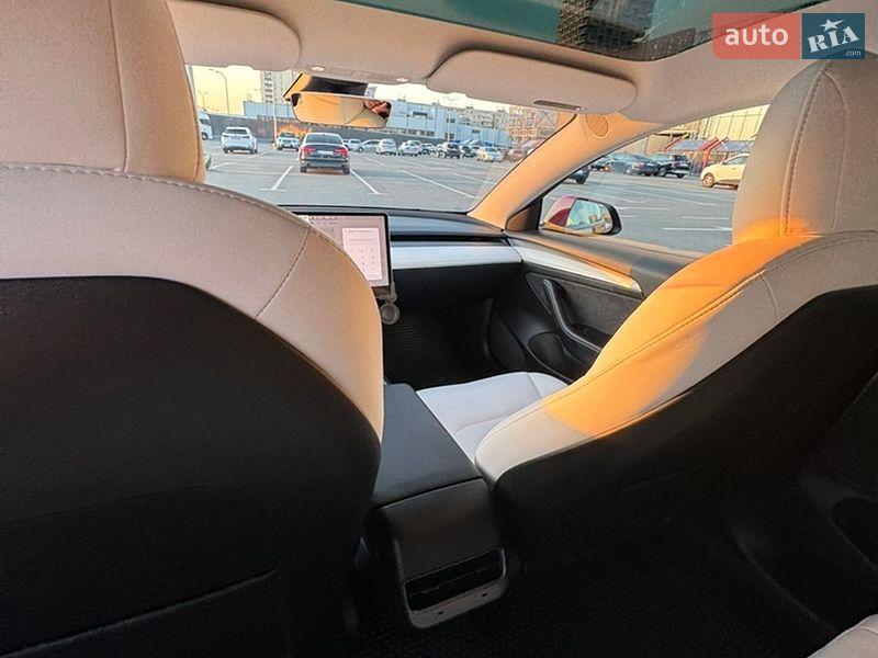 Седан Tesla Model 3 2022 в Киеве